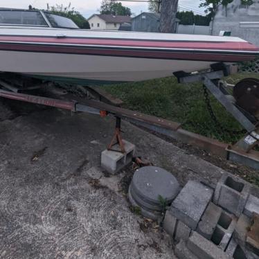 1984 Baja 20ft boat