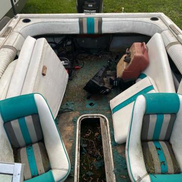 1990 Sea Ray 18ft boat