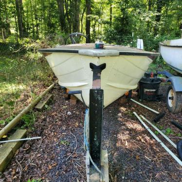 1976 Starcraft 14ft boat