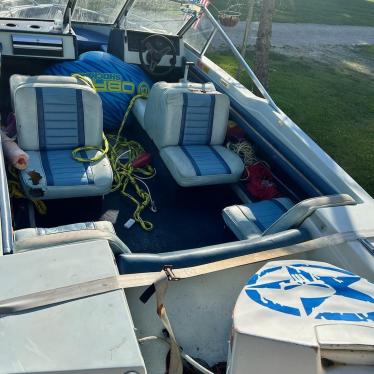 1987 Glastron 16ft boat