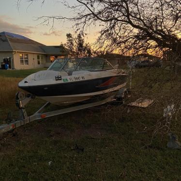 2007 Maxum 17ft boat