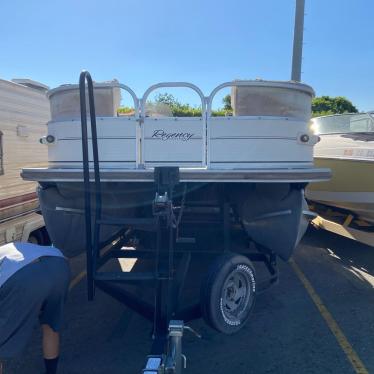 2005 Sun Tracker 26ft pontoon boat