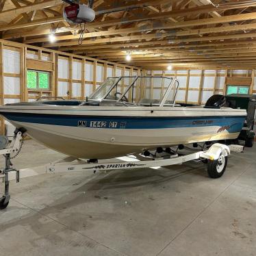 1996 Crestliner 18ft boat