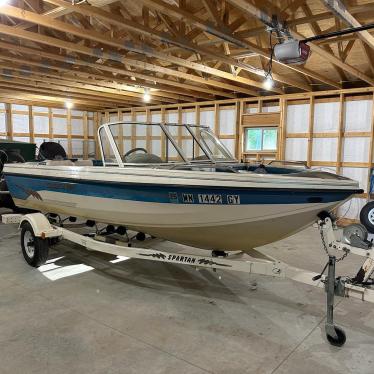 1996 Crestliner 18ft boat