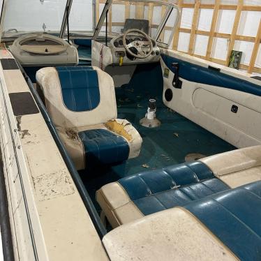 1996 Crestliner 18ft boat