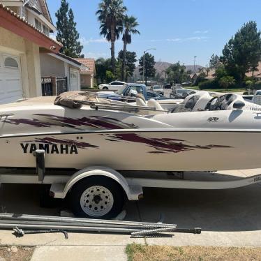 1999 Yamaha 19ft boat