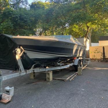 Pleasure 21' Boat Located In Farmingville, NY - Has Trailer 1986