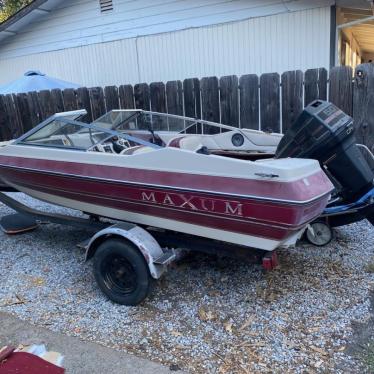 1990 Maxum 17ft boat