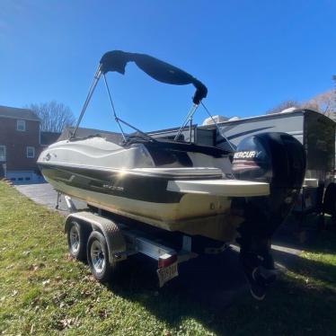 2017 Bayliner 210deckboat