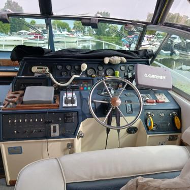 1987 Sea Ray express cruiser