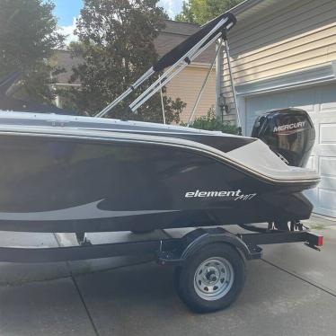 2023 Bayliner element m17