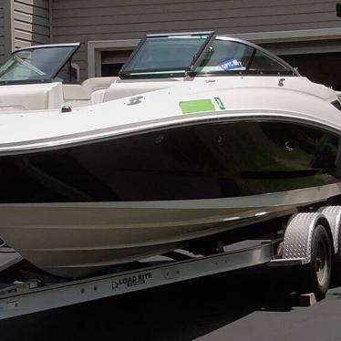 2013 Sea Ray 220 sundeck