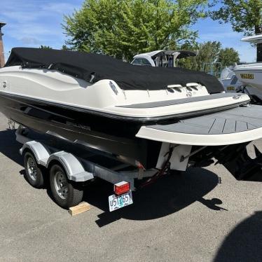 2016 Bayliner 215deckboat