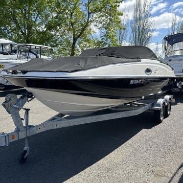 2016 Bayliner 215deckboat