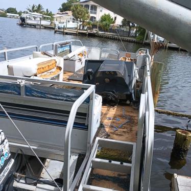 1992 Sun Tracker 21ft pontoon boat