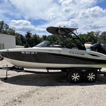 2021 Tahoe 210 s