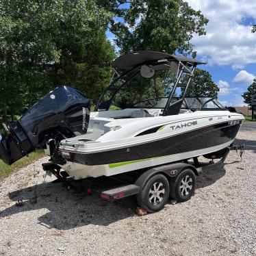 2021 Tahoe 210 s