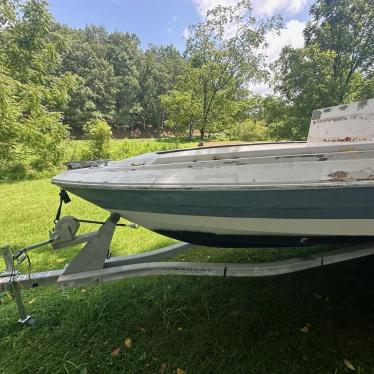 1986 Bayliner 18ft boat