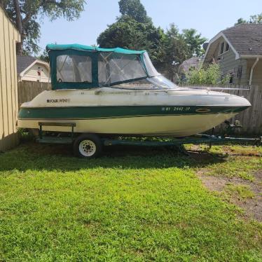 Four Winns 21' Boat Located In Rochester, NY - Has Trailer 1997