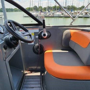 2019 Bayliner element e21