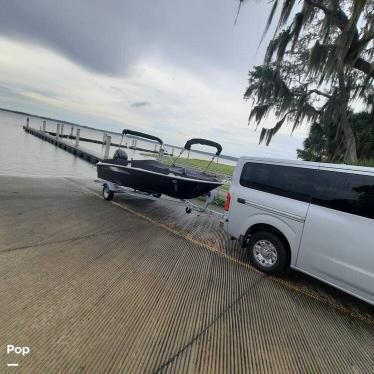 2023 Bayliner e18