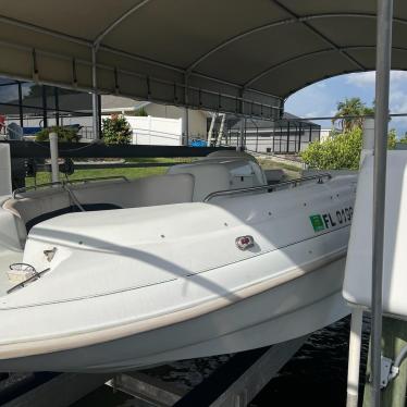 1999 Starcraft 24ft boat