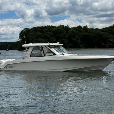 2020 Boston Whaler 380 realm