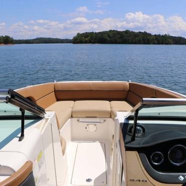 2015 Sea Ray 240 sundeck