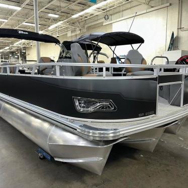 2024 Tahoe 2585 sport 85 center console fish