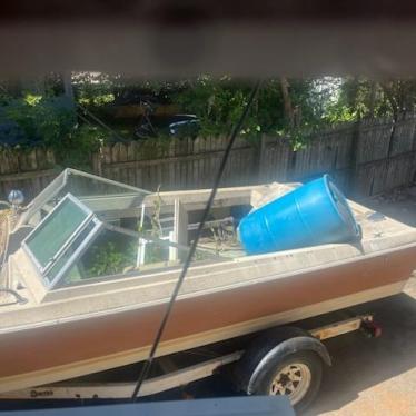 Crestliner 19' Boat Located In Maywood, IL - Has Trailer 1974