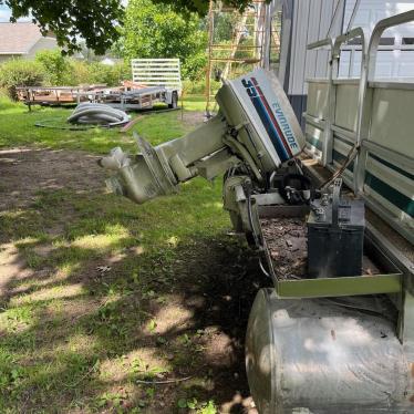 1988 Sylvan 19ft pontoon boat