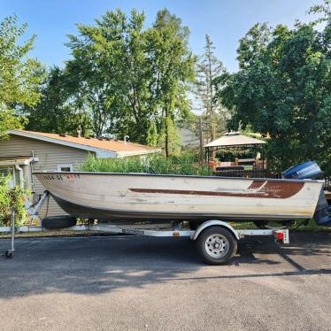 1981 Starcraft 16ft boat