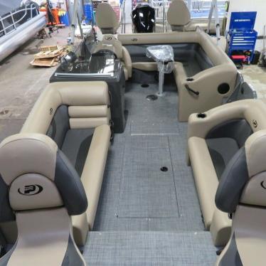 2024 Princecraft ventura224deckboatmercury4strokeefi