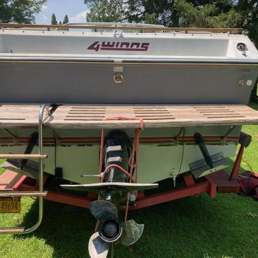 1988 Four Winns 22ft boat