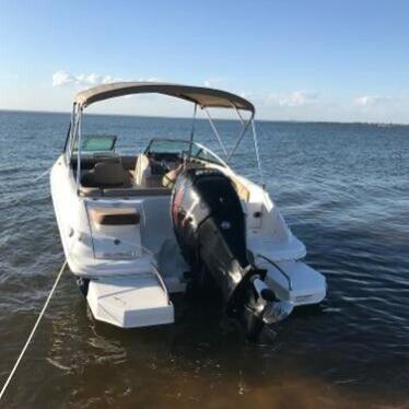 2016 Sea Ray 220 sundeck