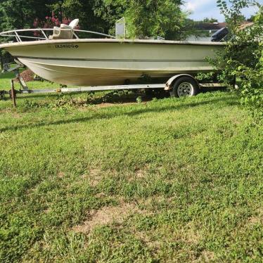 Robalo 19' Runabout Boat Outboard & Has Trailer 1984