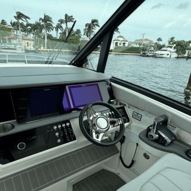 2023 Sea Ray 320sundanceroutboardcoupe