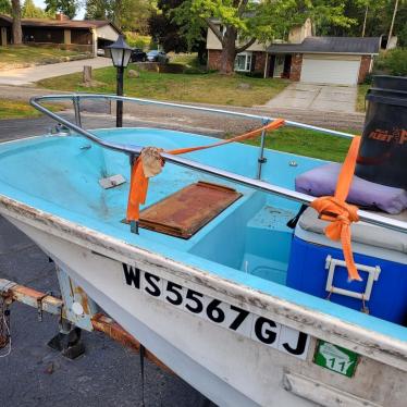 1968 Boston Whaler 17ft boat