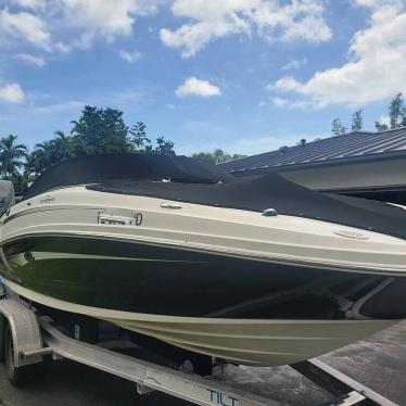 2010 Sea Ray 220 sundeck