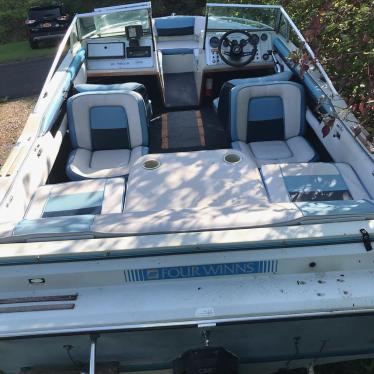 1988 Four Winns 16ft boat