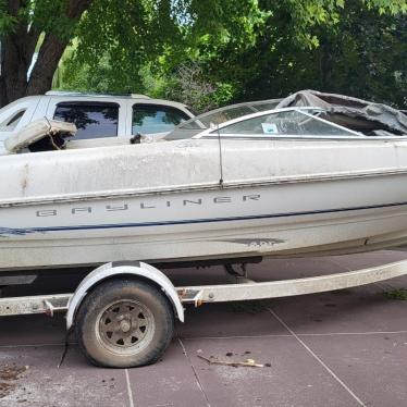 1998 Bayliner 18ft boat