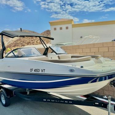 2019 Bayliner 215 deck boat