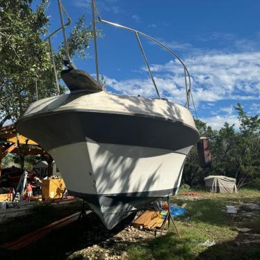 1987 Carver 28ft boat