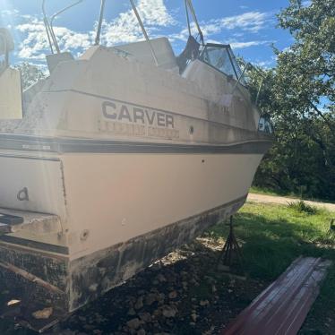 1987 Carver 28ft boat