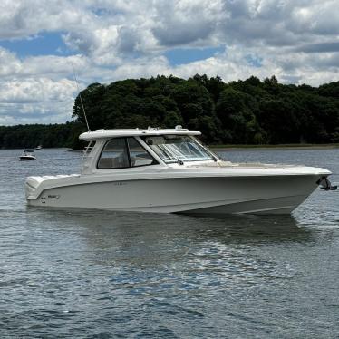 2020 Boston Whaler 380 realm