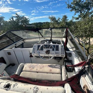 1987 Carver 28ft boat