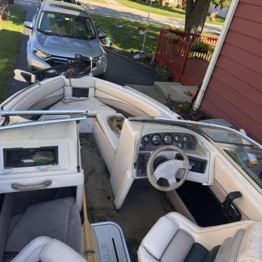 1997 Chaparral 17ft boat