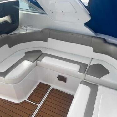 2019 Monterey 295 sport yacht