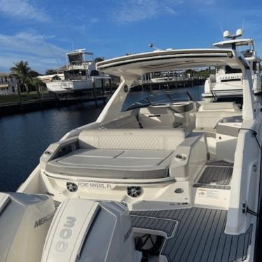 2020 Sea Ray slx310ob