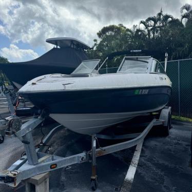 2006 Yamaha 23ft boat